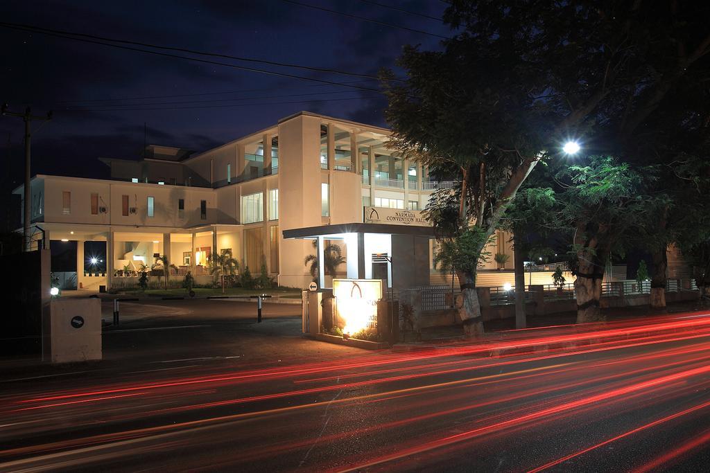 Hotel Narmada Convention Hall à Mataram Extérieur photo