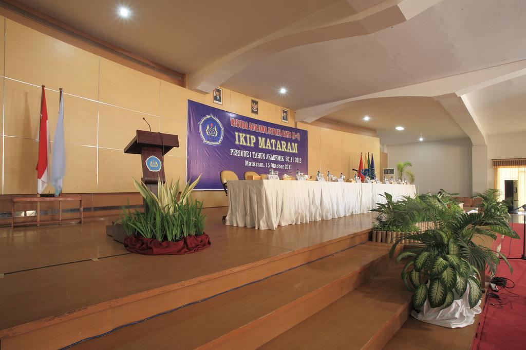 Hotel Narmada Convention Hall à Mataram Extérieur photo